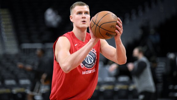 Basketbols, Kristaps Porziņģis iesildās pirms "Wizards" spēles (12.02.2022.) - 2