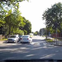 Video: Pārdaugavā uzdarbojas kārtējais pārgalvīgais BMW vadītājs