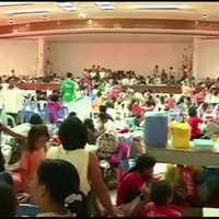 Video: Filipīnām tuvojas spēcīgs taifūns 'Hagupits'; desmiti tūkstoši cilvēku evakuējas