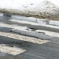 Состояние дорожного покрытия улиц и мостов Риги резко ухудшается