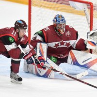 Latvijas hokeja izlase uz pirmajām pārbaudes spēlēm dodas bez uzbrukuma līderiem