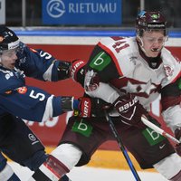 Uzbrucējs Razgals hokejista karjeru turpinās Slovākijas klubā 'Poprad'