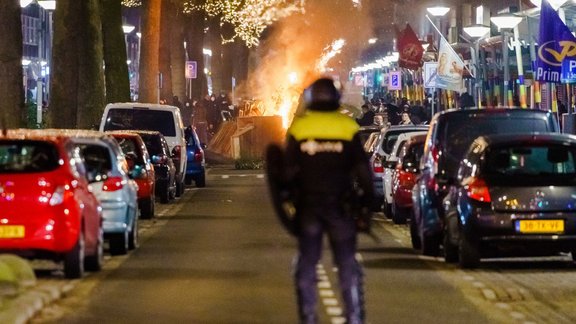 Protesti pret komandantstundu Nīderlandē