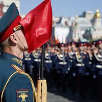 Rietumu prese aicina Krieviju no 9. maija netaisīt kultu