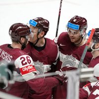 Latvijas hokejisti svarīgā spēlē spēkosies pret divas uzvaras 'bullīšos' guvušo Kazahstānu