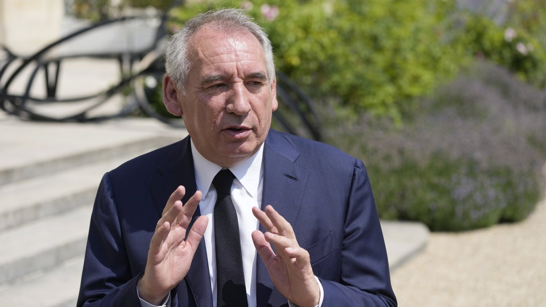 Deciziile premierului francez privind fluxul de imigranți provoacă indignare   