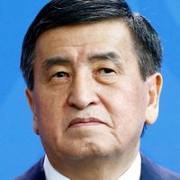 Atkāpjas Kirgizstānas prezidents Džeenbekovs