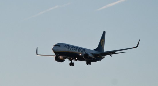 'Ryanair' un citas lidsabiedrības sāk tiesvedību pret Lielbritānijas valdību par karantīnas prasību