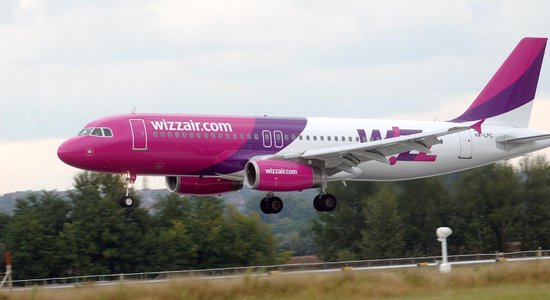 Инцидент с самолетом Wizzair в Каунасе: по неустановленным причинам открылся надувной трап