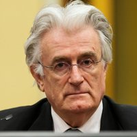 Karadžičs pārsūdz par genocīdu Bosnijā piespriesto 40 gadu cietumsodu