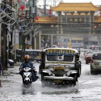 Foto: Taifūns 'Nok-ten' applūdina Filipīnu galvaspilsētu Manilu