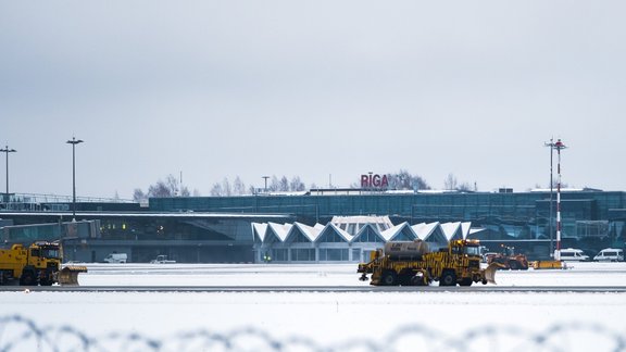 lidosta skrejcels ziema sniegs riga