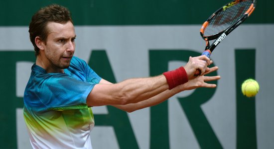 Gulbis ATP rangā atkāpjas par divām vietām