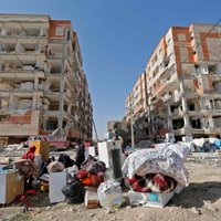 Bojāgājušo skaits Irānas zemestrīcē pieaudzis līdz 483