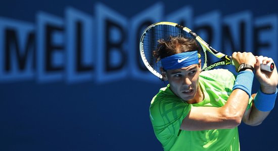 Nadals un Federers iekļūst "Australian Open" trešajā kārtā; Fišs negaidīti izstājas