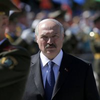 Лукашенко пообещал "самые жесткие меры" и привел армию в полную боеготовность