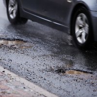 Министерство сообщения проверит, как Рига потратила государственные дотации на ремонт дорог
