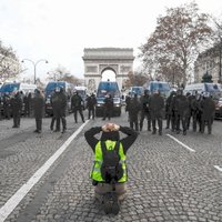 Беспорядки и слезоточивый газ в Париже: задержаны сотни активистов