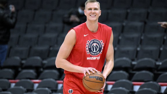 Basketbols, Kristaps Porziņģis iesildās pirms "Wizards" spēles (12.02.2022.) - 3