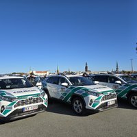 Foto: Rīgas pašvaldības policijas autoparku papildina 22 jauni trafaretie auto