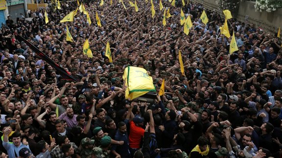 'Hezbollah' Sīrijas augstākā komandiera bēres - 9