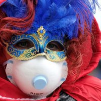 Foto: Koronavīrusa dēļ pārtraukts slavenais Venēcijas karnevāls