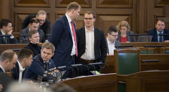 'Laiks saliedēties' – Saeima atbalsta MK nolemtos ierobežojumus, tomēr debatē