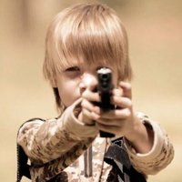 'Daesh' jaunākajā video 'spiegus' nogalina blonds puisēns no Rietumiem