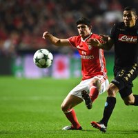 'Napoli' un 'Benfica' komandas nodrošina iekļūšanu UEFA Čempionu līgas izslēgšanas turnīrā