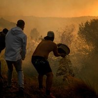 В Португалии и Испании бушуют лесные пожары. На Пиренеи пришла третья за лето волна аномальной жары