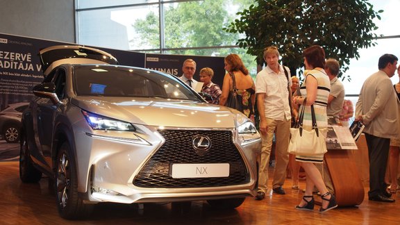 Lexus NX