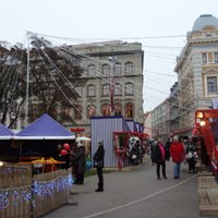 Darbu sācis šī gada pirmais Ziemassvētku tirdziņš Rīgā