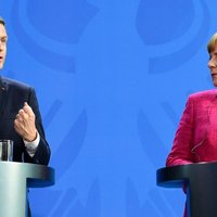 Merkele atbalsta Makrona ideju par eirozonas budžetu un finanšu ministru