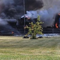 ФОТО: в Саласпилсе загорелся военный бензовоз НАТО