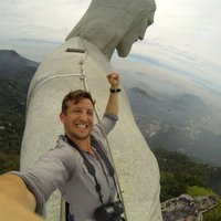 Блогер сделал селфи на вершине статуи Христа в Рио