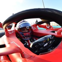 'Ferrari' pagarina līgumu ar Sainsu