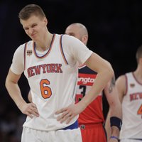 Porziņģis atgriežas ar 15 punktiem 'Knicks' zaudētā spēlē; Bertānam četri punkti
