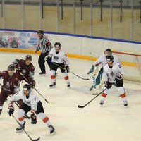 Latvijas U-20 hokejisti realizē trīs vairākumus un PČ mačā pārliecinoši pieveic Austriju