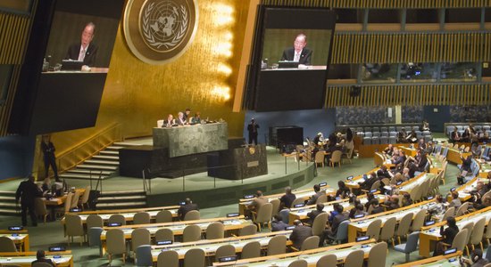 Parādu dēļ balsstiesības ANO zaudējušas 14 valstis
