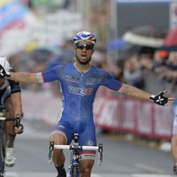 Pēc trīs gadu pārtraukuma 'Giro d'Italia' posmā uzvar francūzis