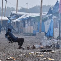 ФОТО, ВИДЕО. В Кале ликвидируют лагерь беженцев: детей отправляют в Британию