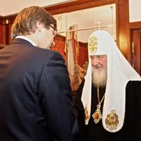 Патриарх Кирилл: надо решить проблему неграждан и повысить статус русского языка