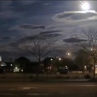 Video: ASV debesis izgaismo spožs meteors