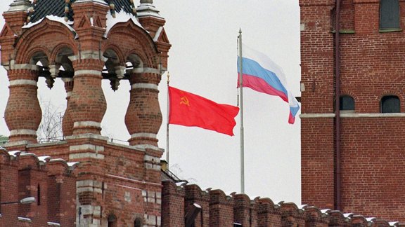 Soviet and Russian flags