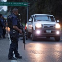 Meksikas studenti nolaupa degvielas autocisternu, autobusus un policistus