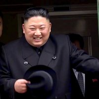 Северная Корея показала на параде "ракету-монстра"