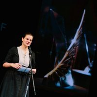 Российская поэтесса Вера Полозкова представит в Риге новый спектакль