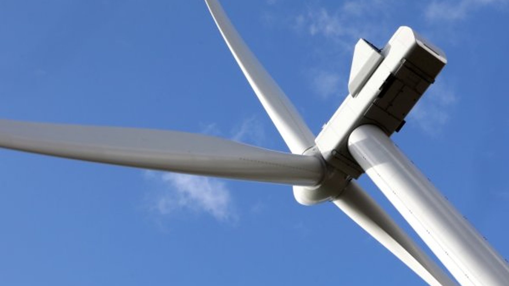 Dienvidkurzemes novadā svētdien nogāzusies vēja turbīna