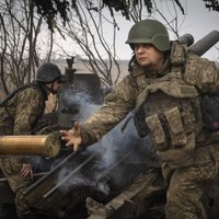 Ukrainas frontei draud sabrukums, Krievija gatavojas lielam uzbrukumam, analizē 'Politico'