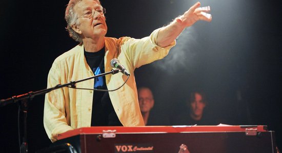 Mūžībā aizgājis 'The Doors' taustiņinstrumentālists Rejs Manzareks